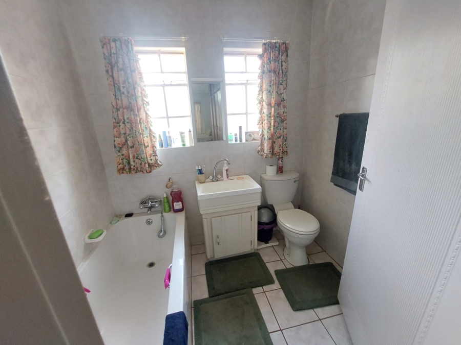 3 Bedroom Property for Sale in Kannoniers Park North West